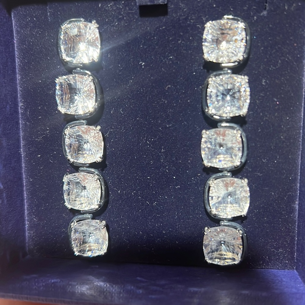 Swarovski earring brand new with tag